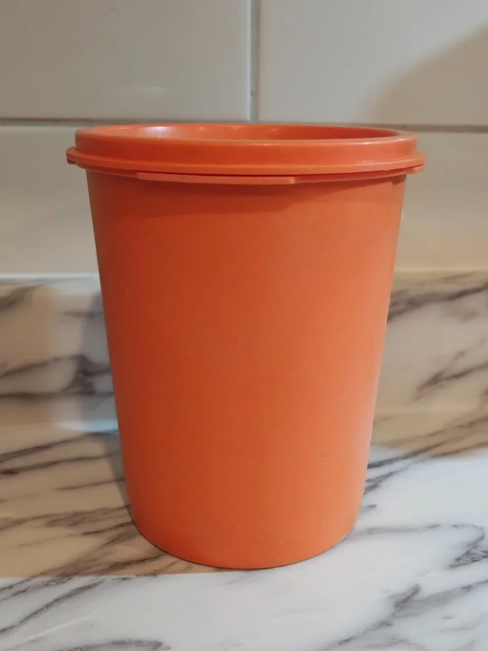 Vintage Tupperware Canister 811-4 with Lid – Orange Retro Kitchen Storage - Picture 4 of 9